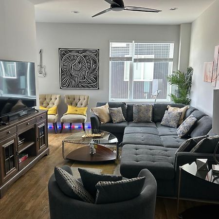 Luxury Townhome Skyline Views Mins To Dt ناشفيل المظهر الخارجي الصورة
