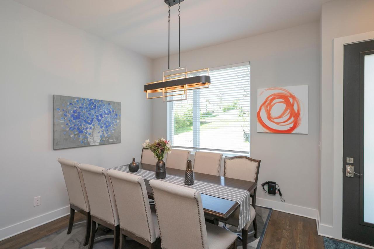 Luxury Townhome Skyline Views Mins To Dt ناشفيل المظهر الخارجي الصورة