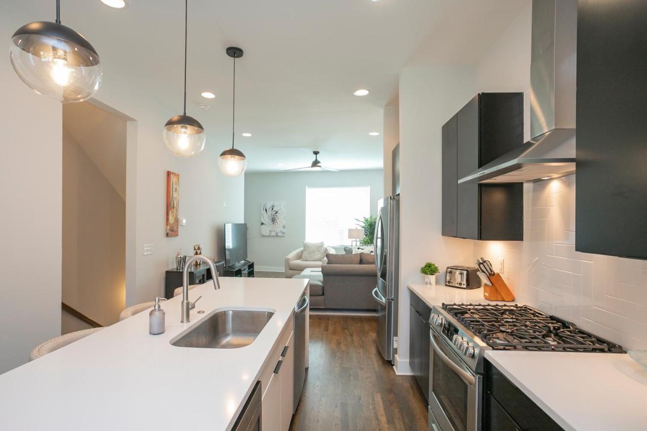 Luxury Townhome Skyline Views Mins To Dt ناشفيل المظهر الخارجي الصورة