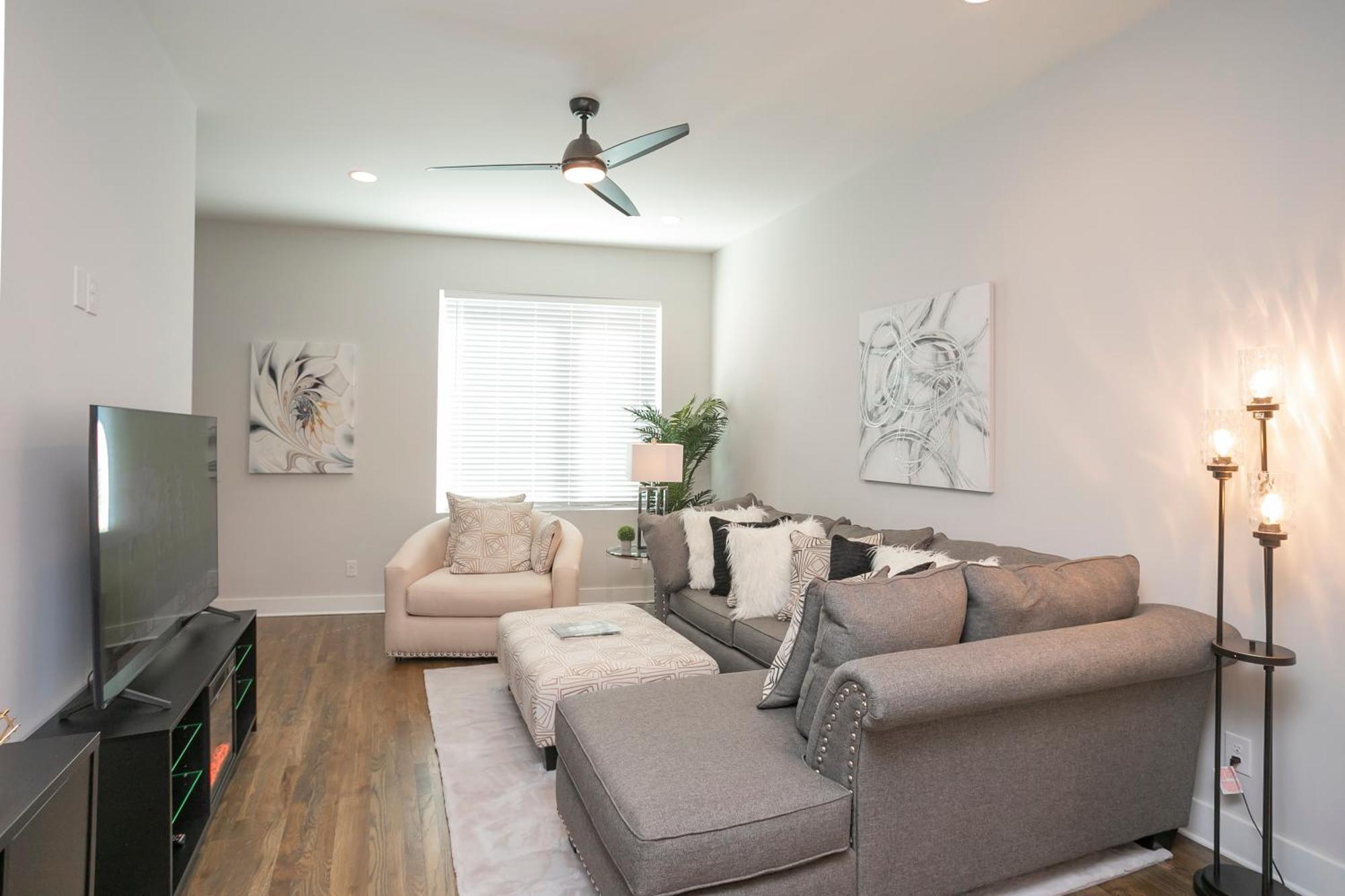 Luxury Townhome Skyline Views Mins To Dt ناشفيل المظهر الخارجي الصورة