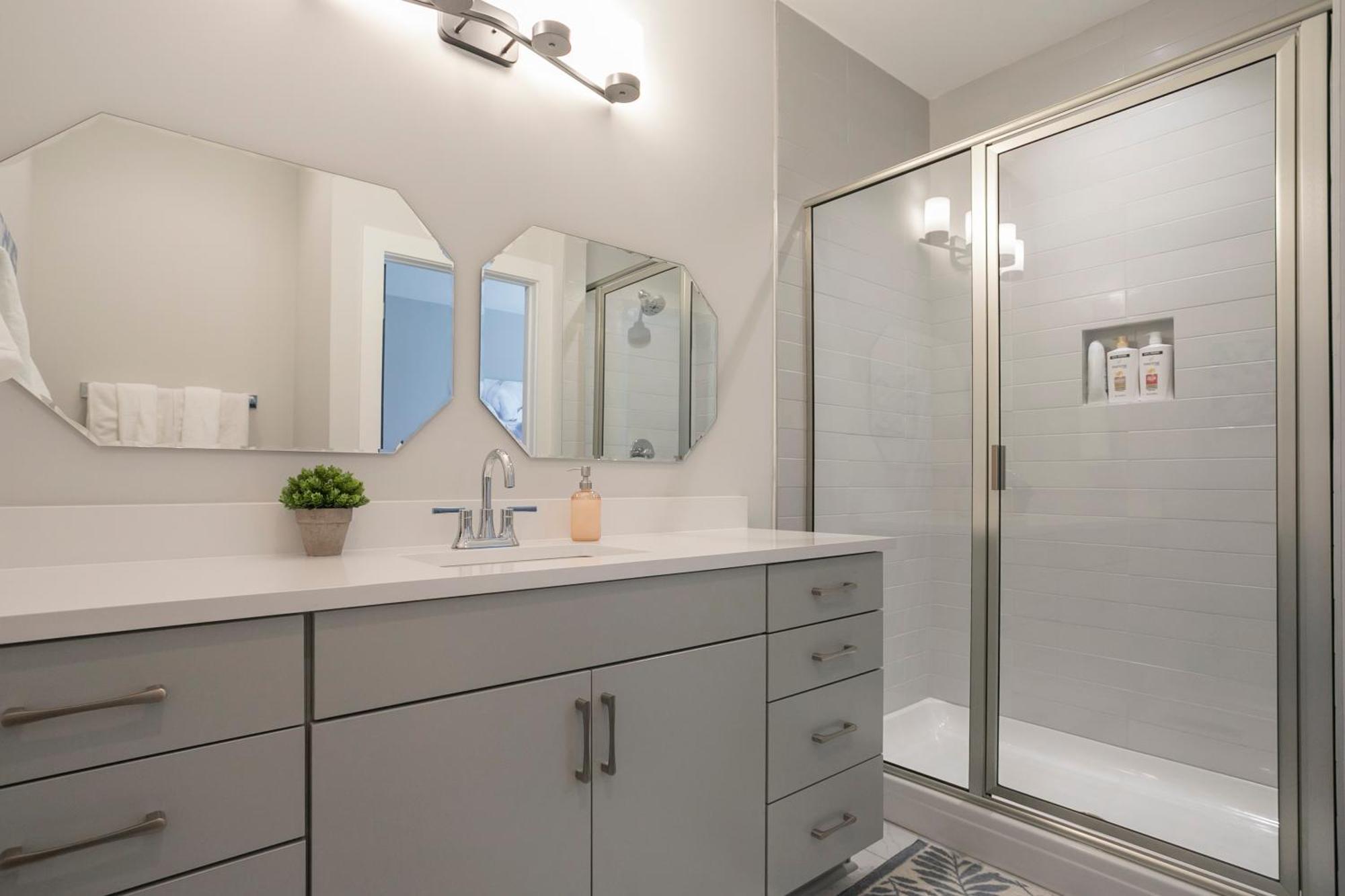 Luxury Townhome Skyline Views Mins To Dt ناشفيل المظهر الخارجي الصورة