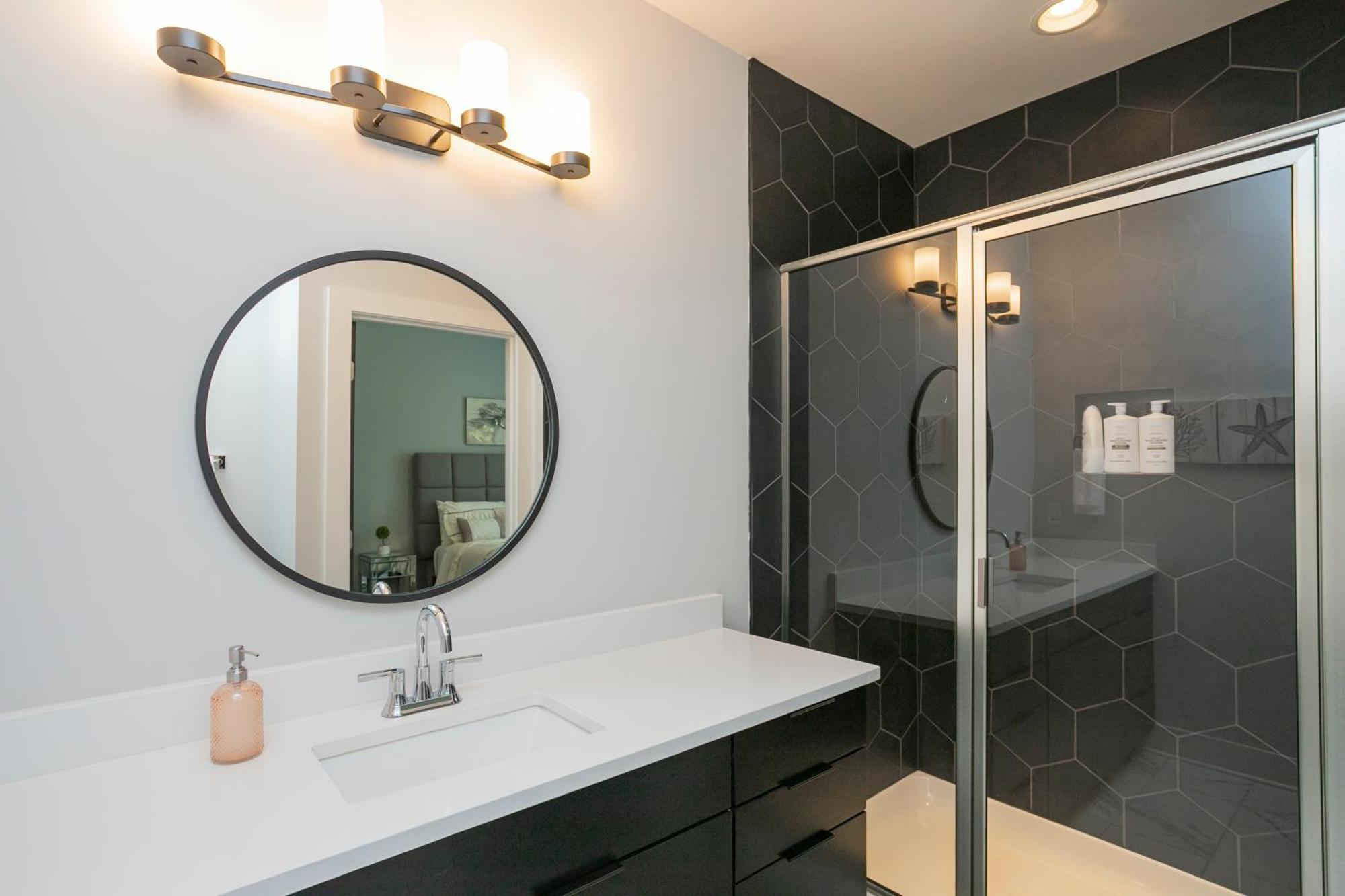 Luxury Townhome Skyline Views Mins To Dt ناشفيل المظهر الخارجي الصورة