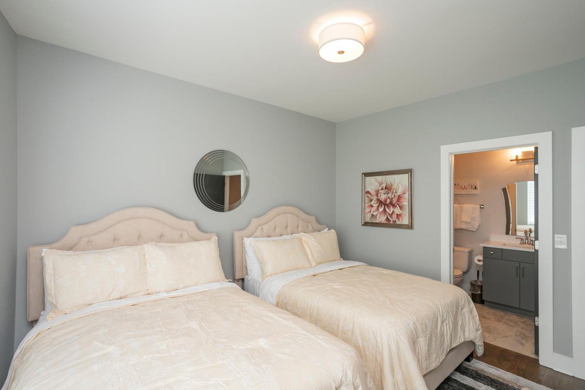 Luxury Townhome Skyline Views Mins To Dt ناشفيل المظهر الخارجي الصورة