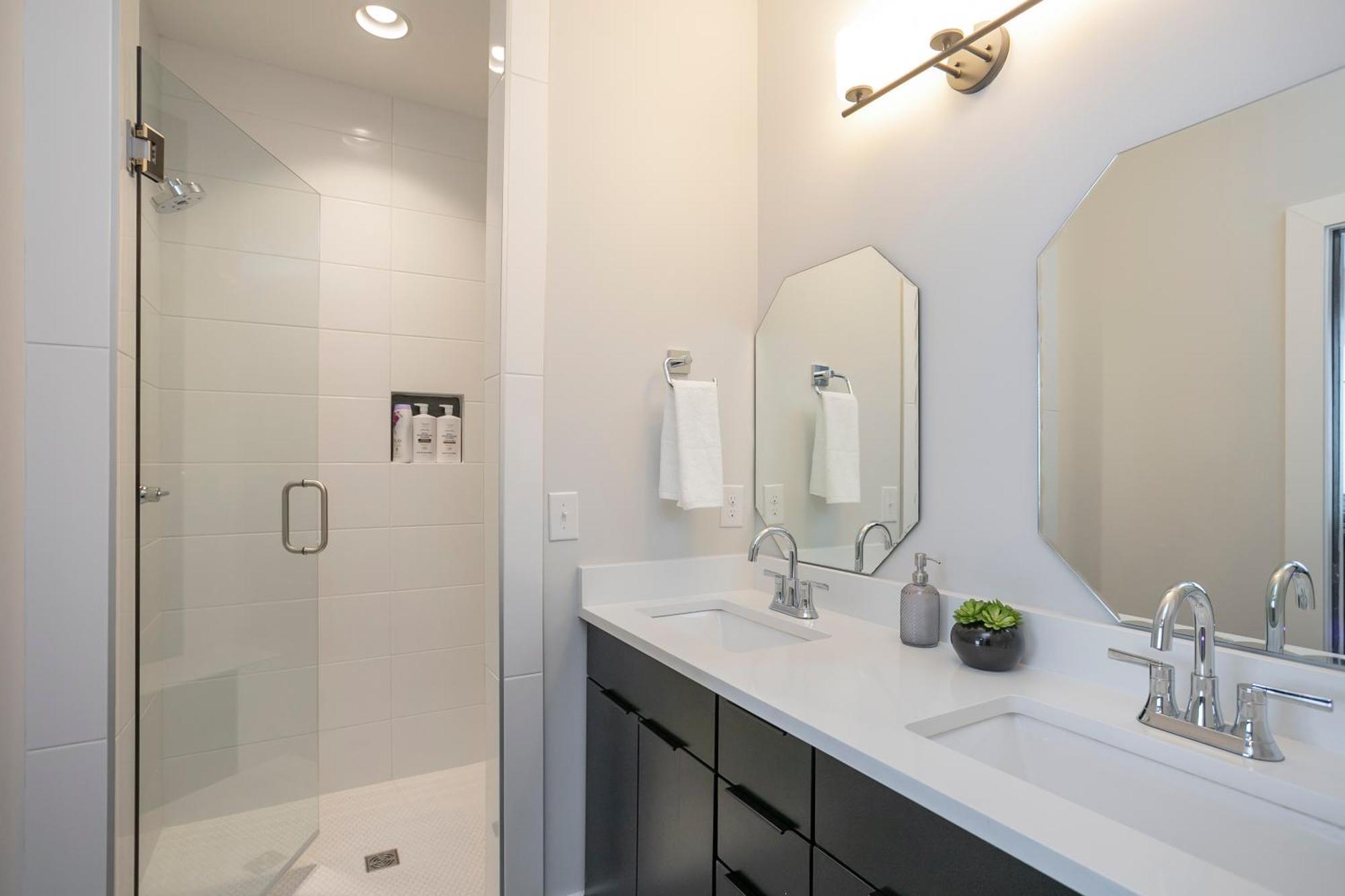Luxury Townhome Skyline Views Mins To Dt ناشفيل المظهر الخارجي الصورة