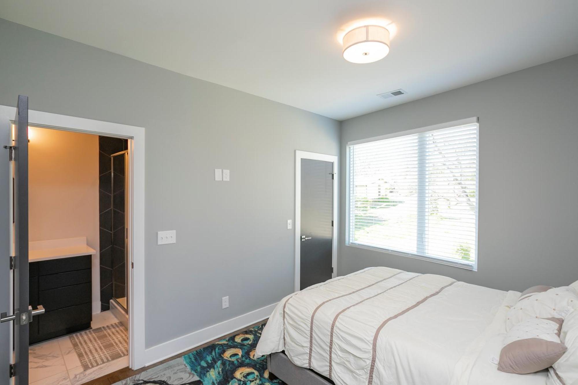 Luxury Townhome Skyline Views Mins To Dt ناشفيل المظهر الخارجي الصورة