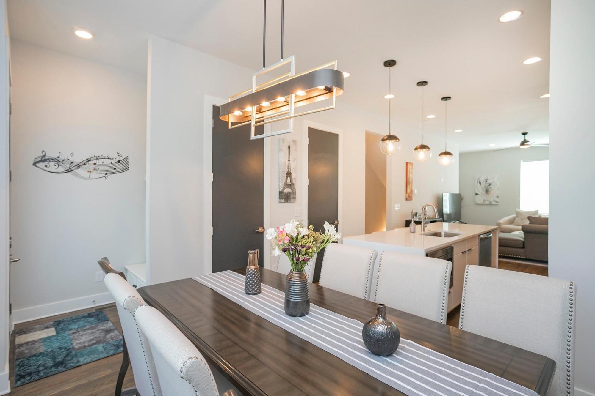 Luxury Townhome Skyline Views Mins To Dt ناشفيل المظهر الخارجي الصورة