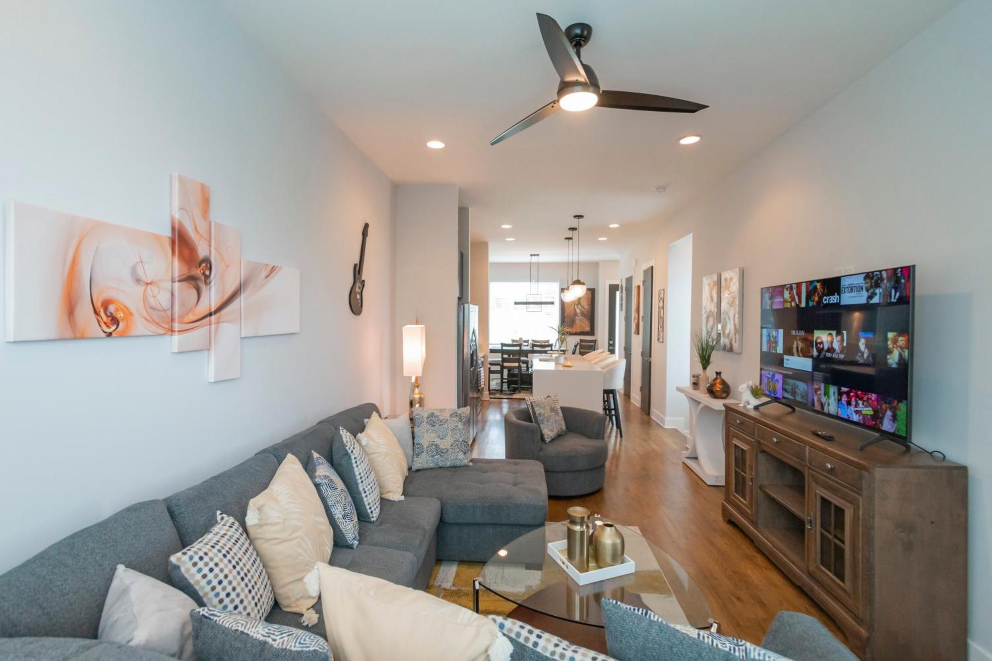 Luxury Townhome Skyline Views Mins To Dt ناشفيل المظهر الخارجي الصورة