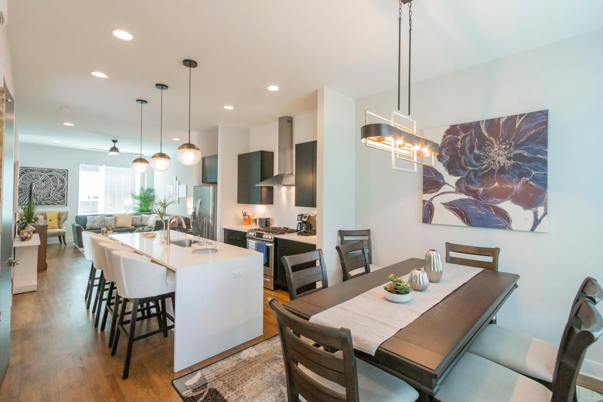 Luxury Townhome Skyline Views Mins To Dt ناشفيل المظهر الخارجي الصورة