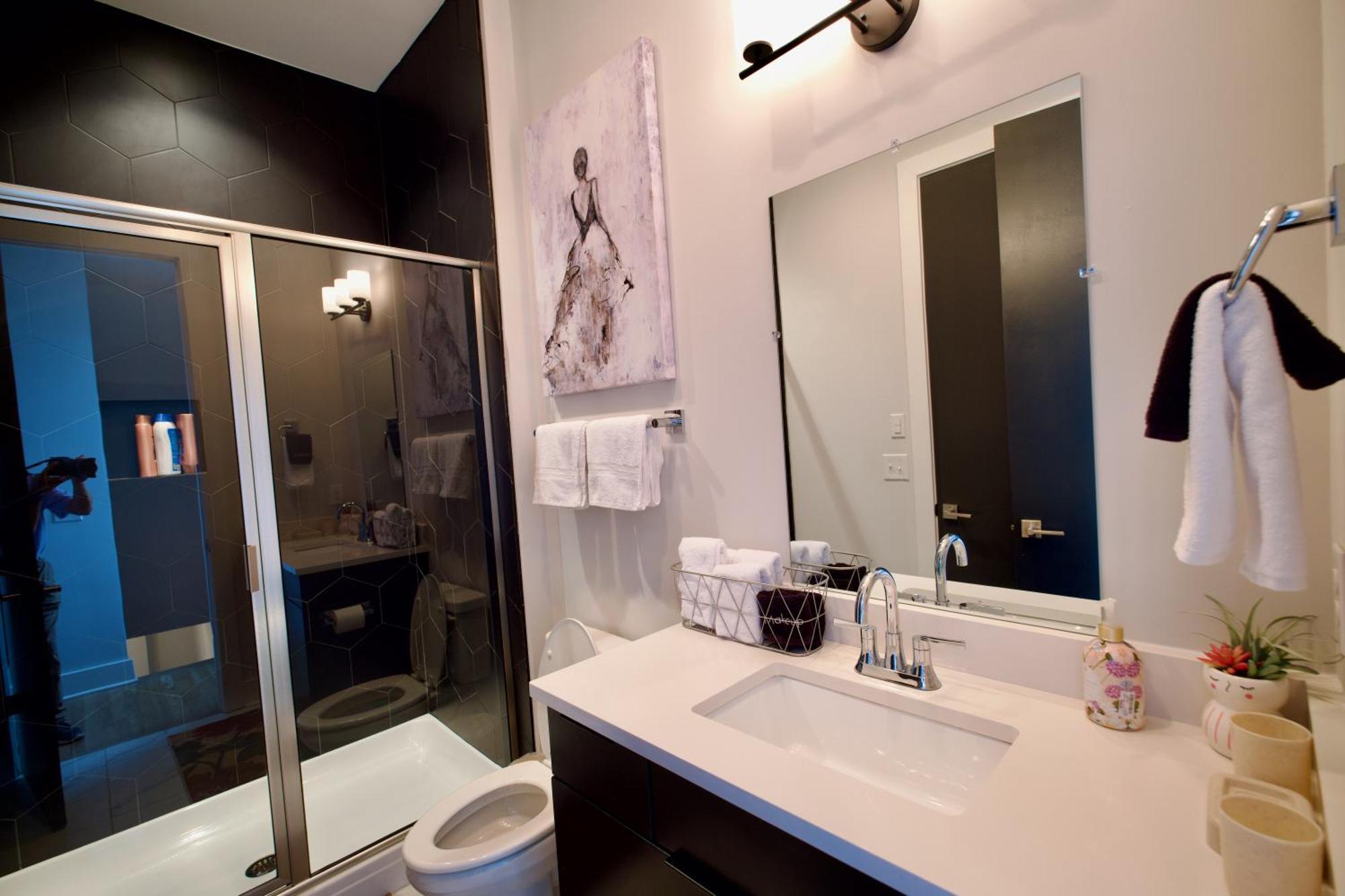 Luxury Townhome Skyline Views Mins To Dt ناشفيل المظهر الخارجي الصورة