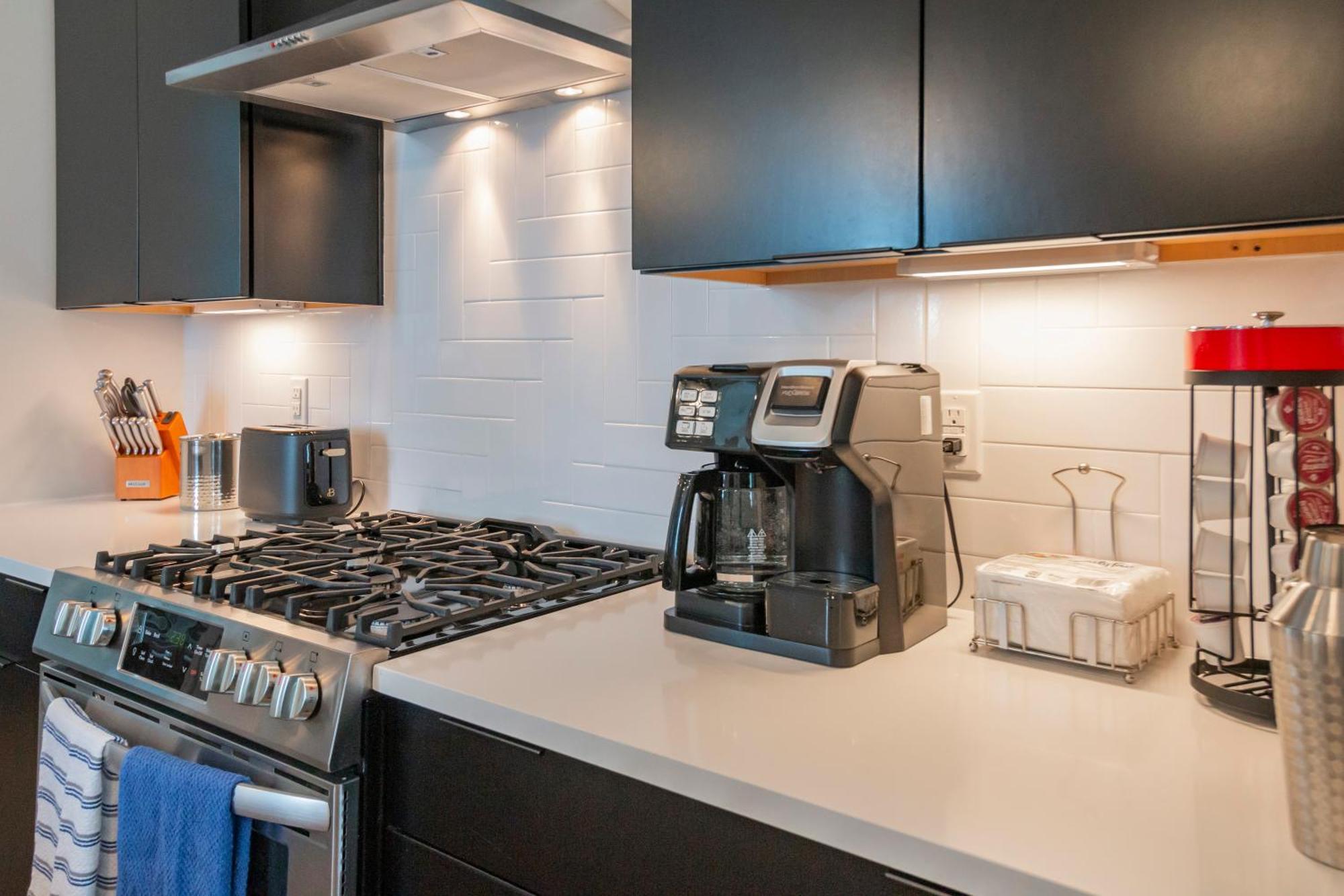 Luxury Townhome Skyline Views Mins To Dt ناشفيل المظهر الخارجي الصورة