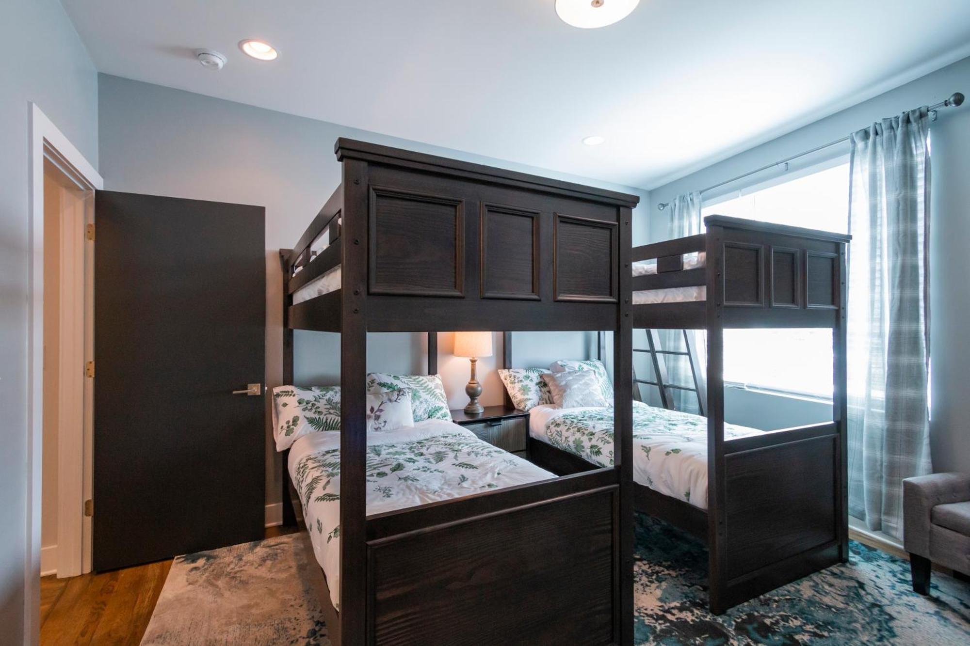 Luxury Townhome Skyline Views Mins To Dt ناشفيل المظهر الخارجي الصورة
