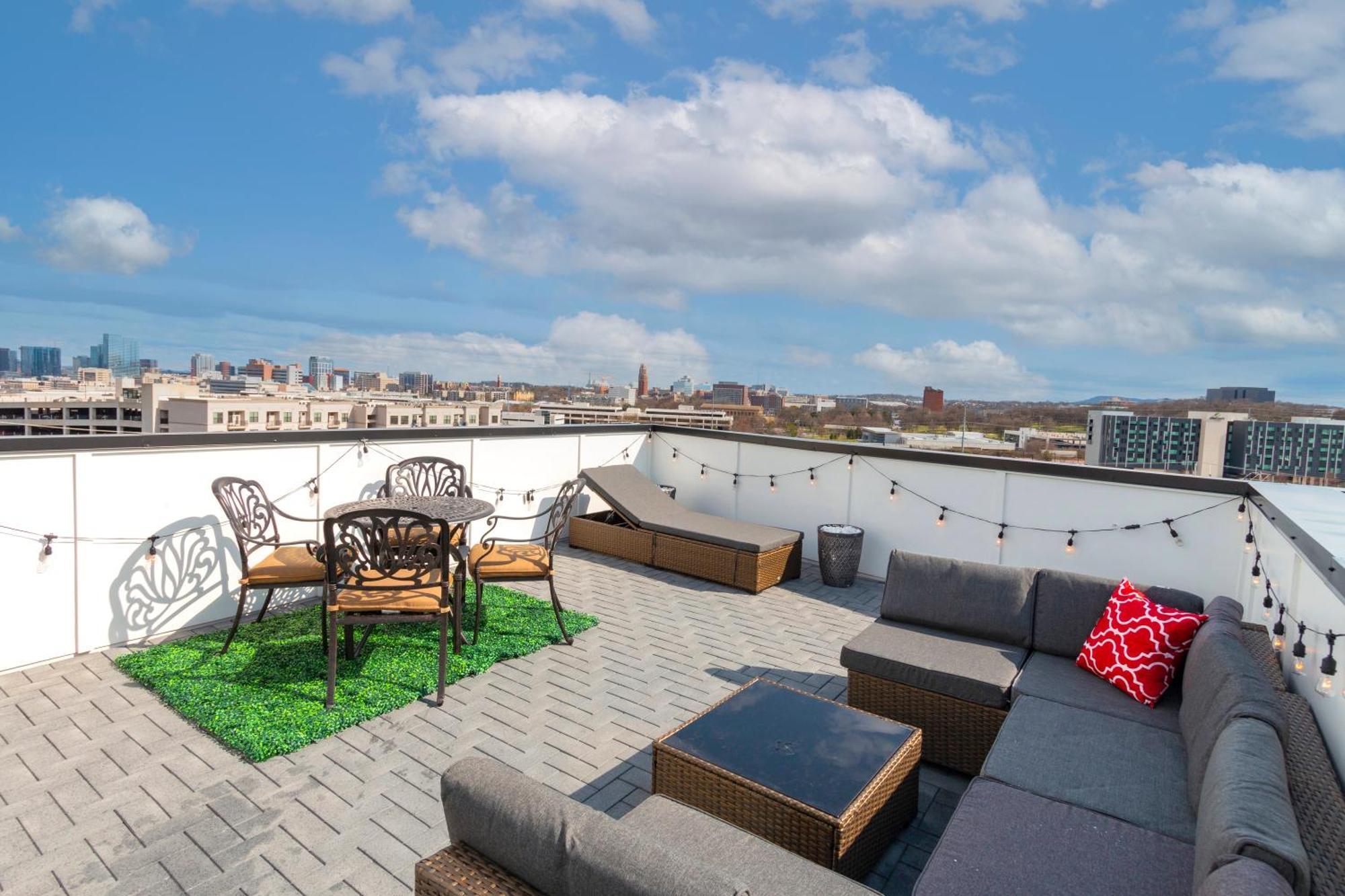 Luxury Townhome Skyline Views Mins To Dt ناشفيل المظهر الخارجي الصورة