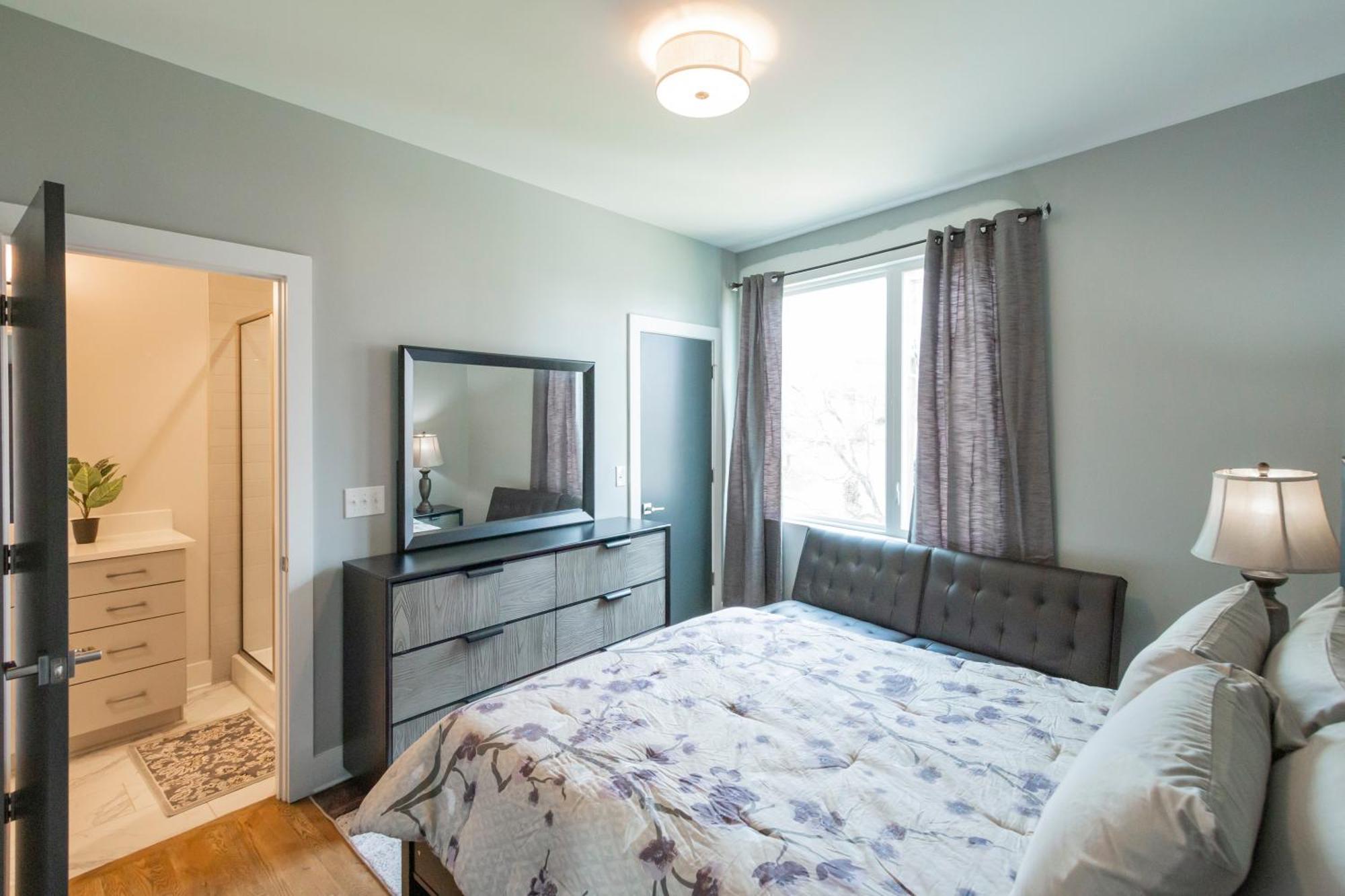 Luxury Townhome Skyline Views Mins To Dt ناشفيل المظهر الخارجي الصورة