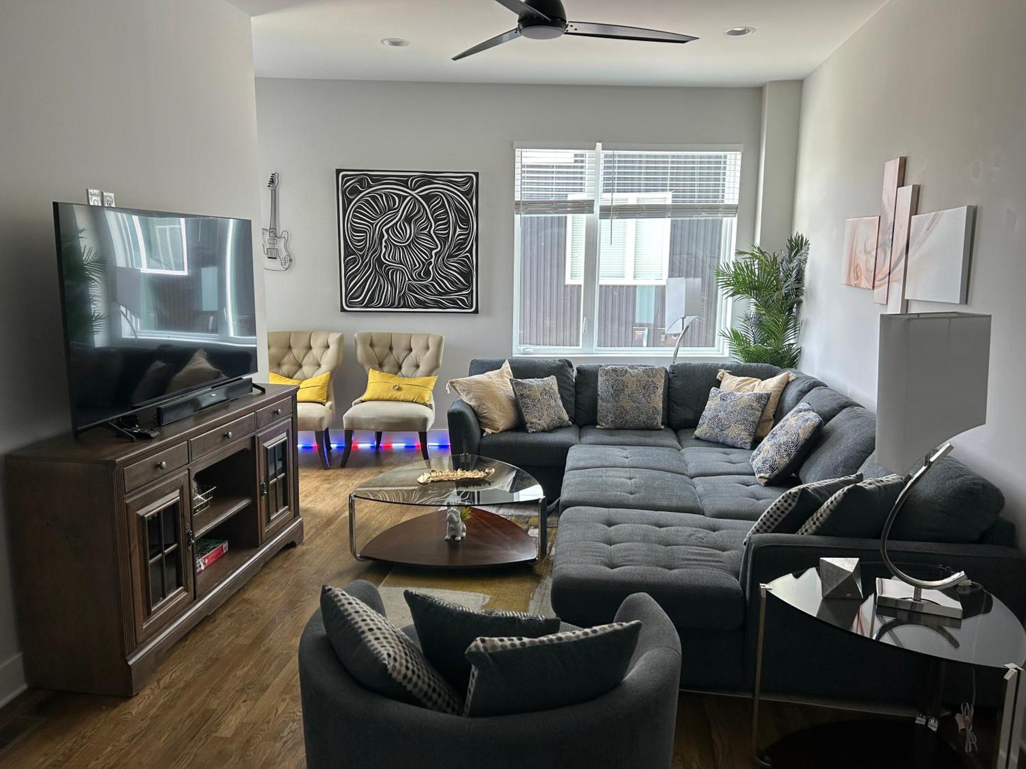 Luxury Townhome Skyline Views Mins To Dt ناشفيل المظهر الخارجي الصورة